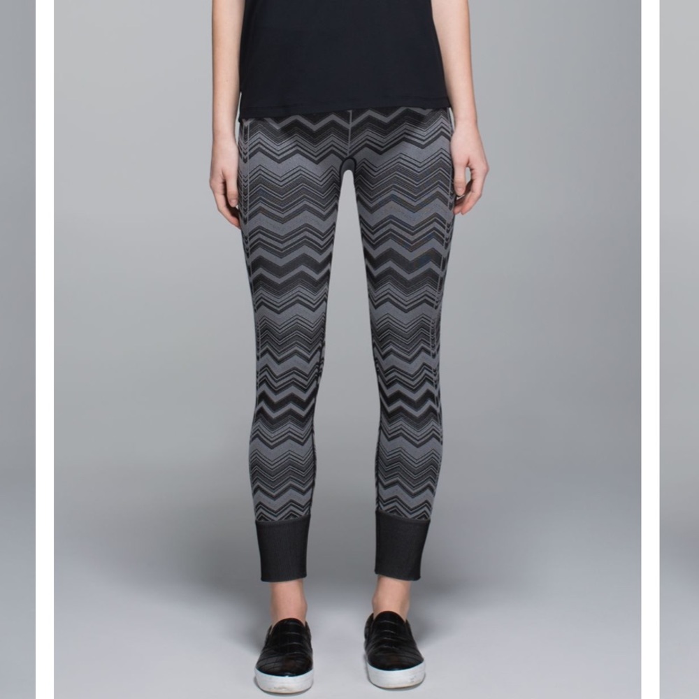 Lululemon Ebb to street chevron pant